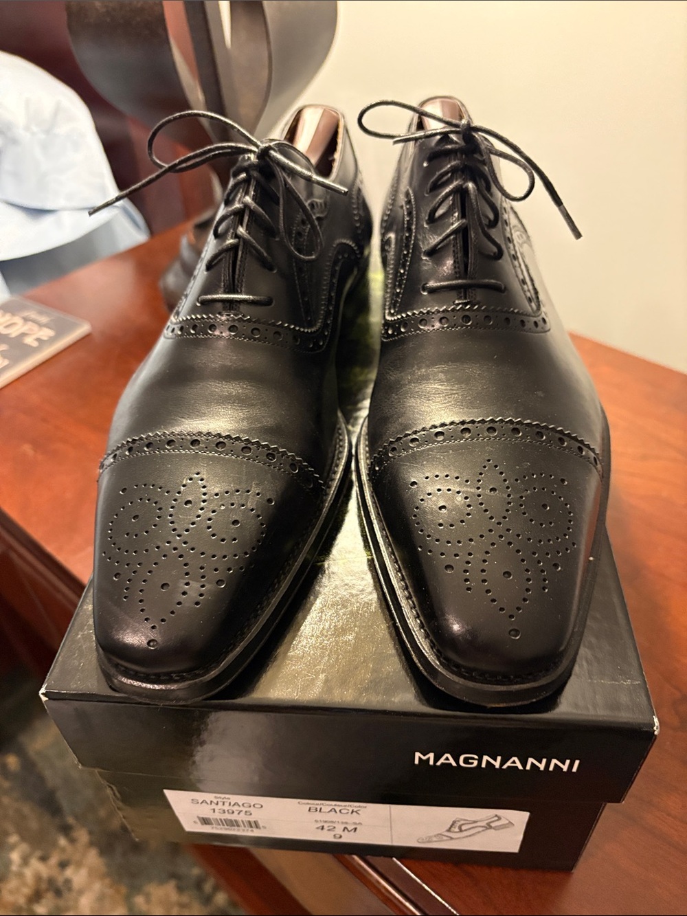 Magnanni Black Perforated Cap-Toe Oxford Shoes